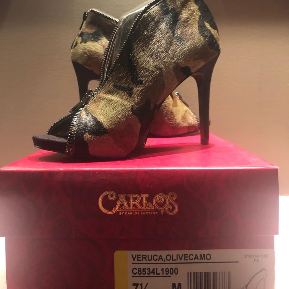 Carlos Santana Camo Heels - Picture 2 of 5